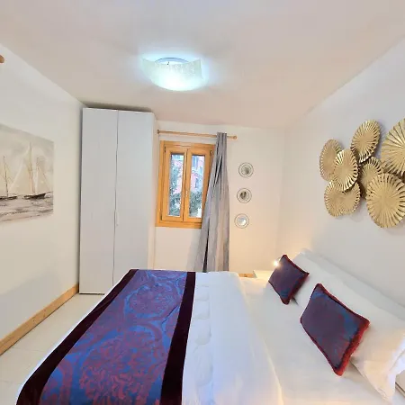 Experience Apartment *